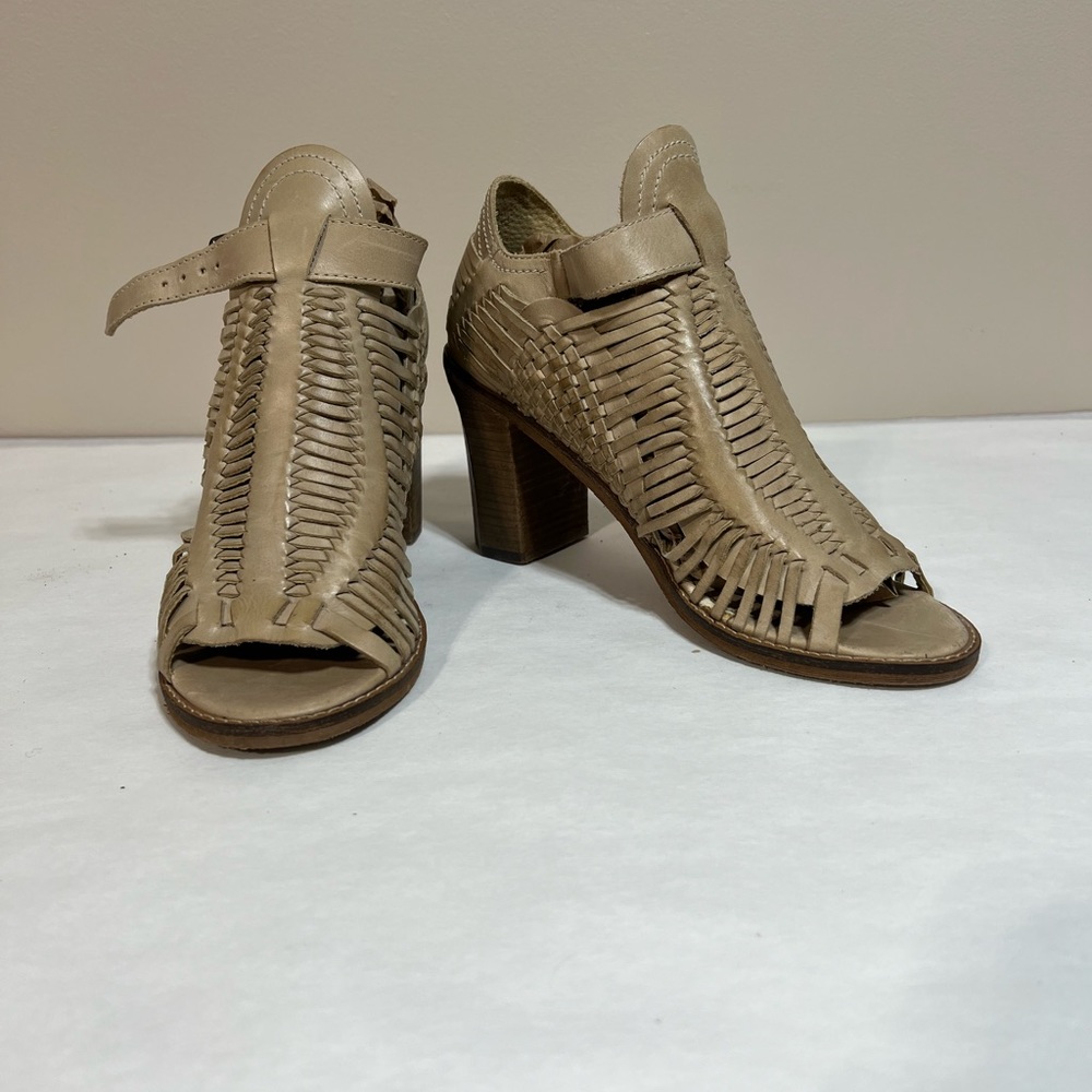Naughty monkey Tan size 8.5 chunky heel shoe